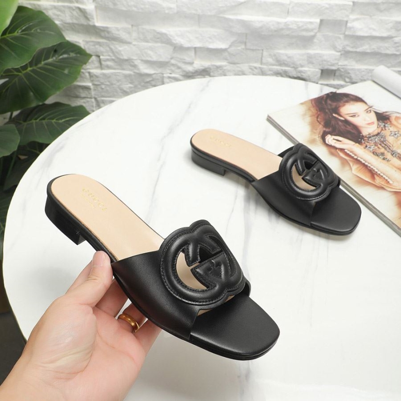 G*u*i slippers